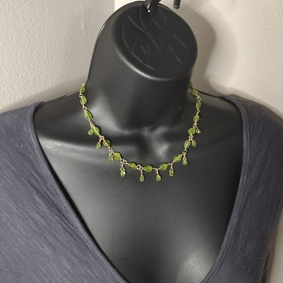 Very Pretty Vintage Green Glass And Gold Tone Wire Necklace 16 Inches Long - Picture 1 of 11